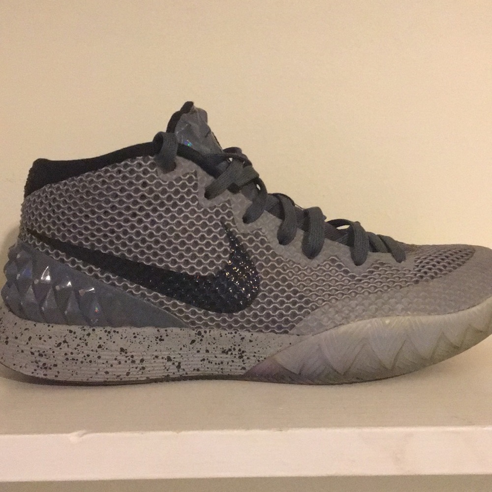 Kyrie 1